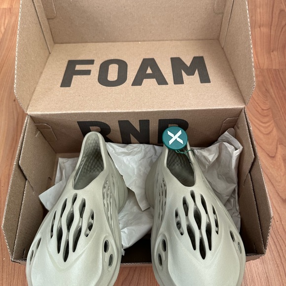 Yeezy Foam Runner size 6 mens - Picture 1 of 5